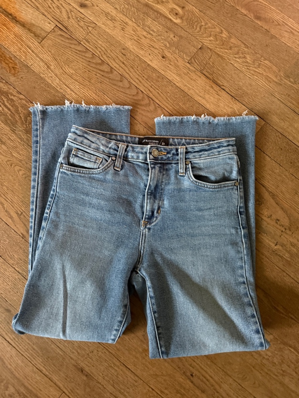 Just Black Frayed Hem Mid-Rise Women's Straight Leg Jeans in Light Blue